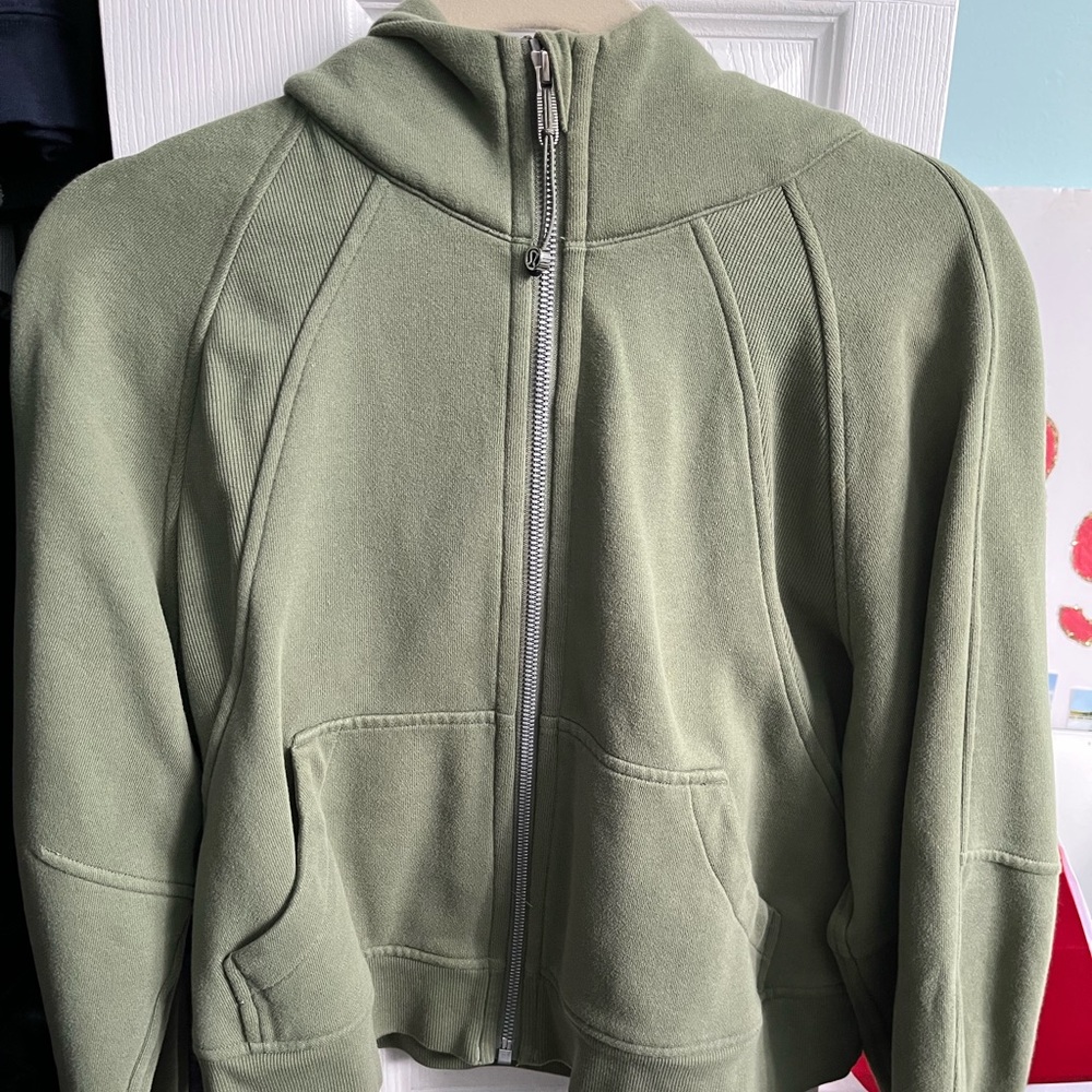 Lululemon oversized scuba full zip In color green twill! Size xs/s. Like new